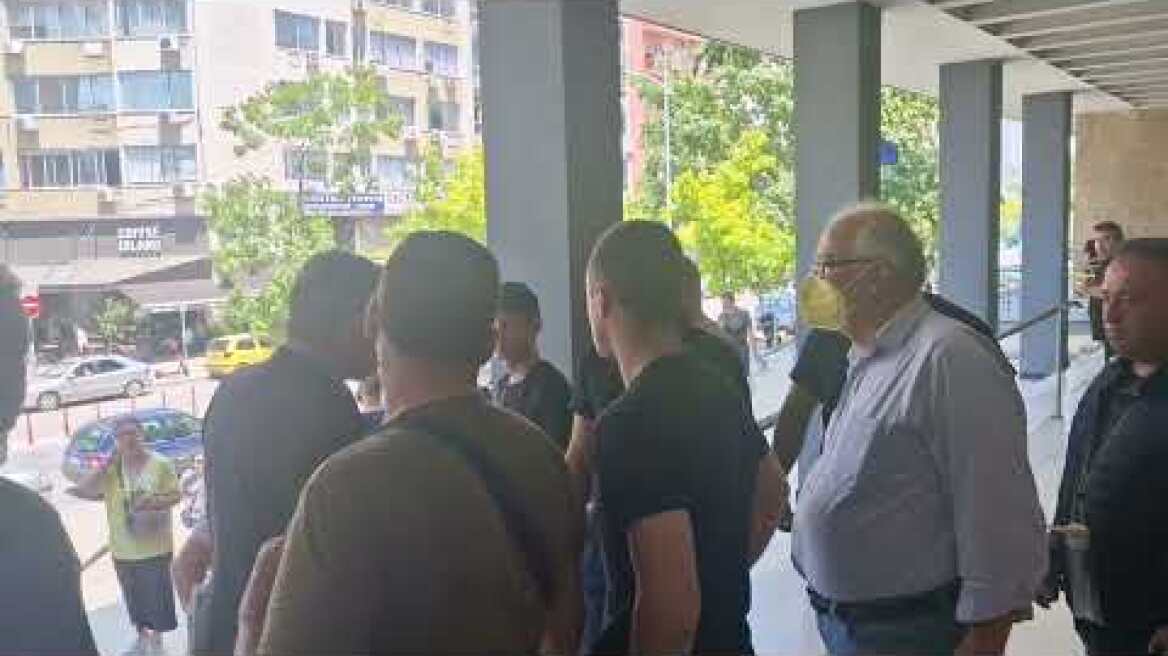 Θεσσαλονίκη: Επιτέθηκαν λεκτικά και "γιουχαραν" μητέρα κατηγορουμένου για τη δολοφονία του Άλκη