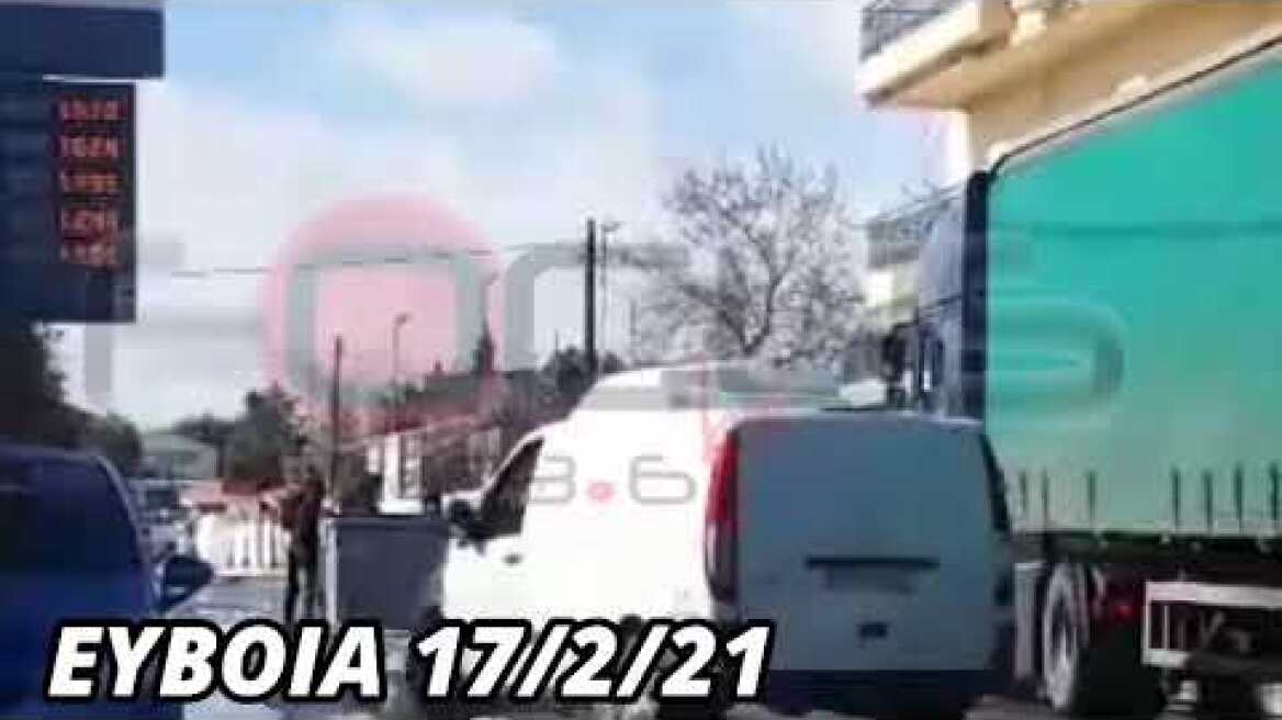 ΕΥΒΟΙΑ ΠΑΡΑΝΟΜΟΙ ΜΕΤΑΝΑΣΤΕΣ ΕΚΛΕΙΣΑΝ ΤΟΝ ΔΡΟΜΟ- ΒΙΝΤΕΟ ΑΚΡΟΑΤΗ