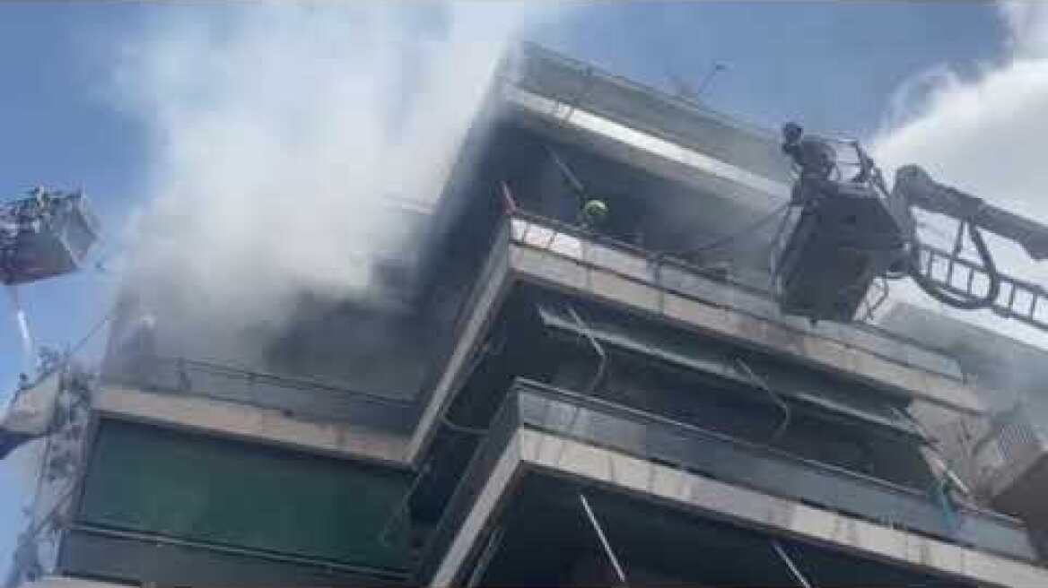 Φωτιά σε διαμέρισμα στην Μεσογείων - Απεγκλώβισαν μία ηλικιωμένη