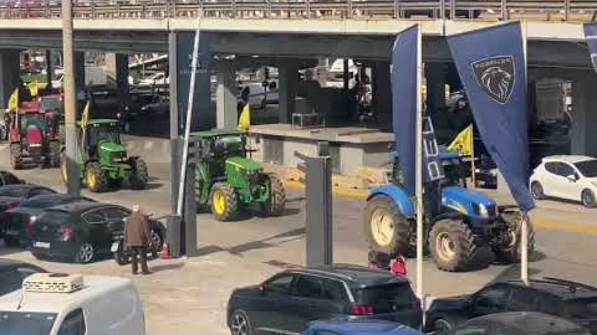 Έφτασαν στην Αθήνα τα πρώτα τρακτέρ