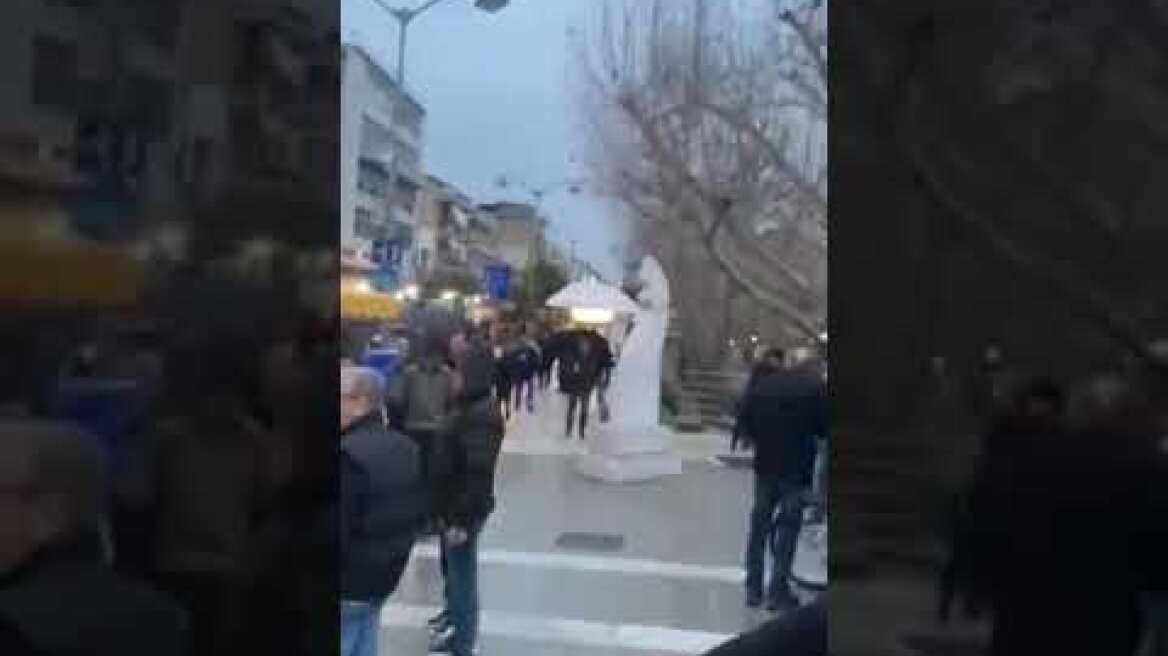 Είσοδος αγροτών με τρακτέρ στο κέντρο των Τρικάλων (1)