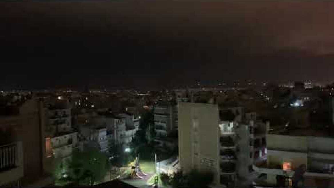 Οι Ηλιουπολιτες Στα Μπαλκόνια - Χειροκρότημα Για Γιατρούς Και Νοσηλευτές