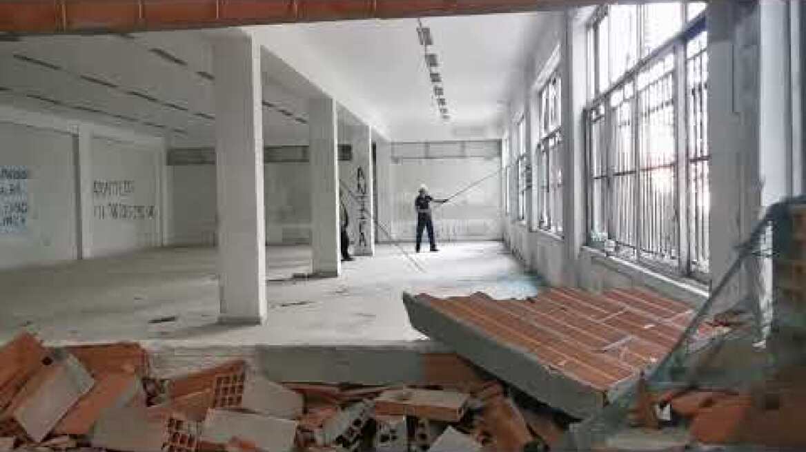 Eργασίες απομάκρυνσης των μπαζών από το κτίριο του Τμήματος Βιολογίας του ΑΠΘ