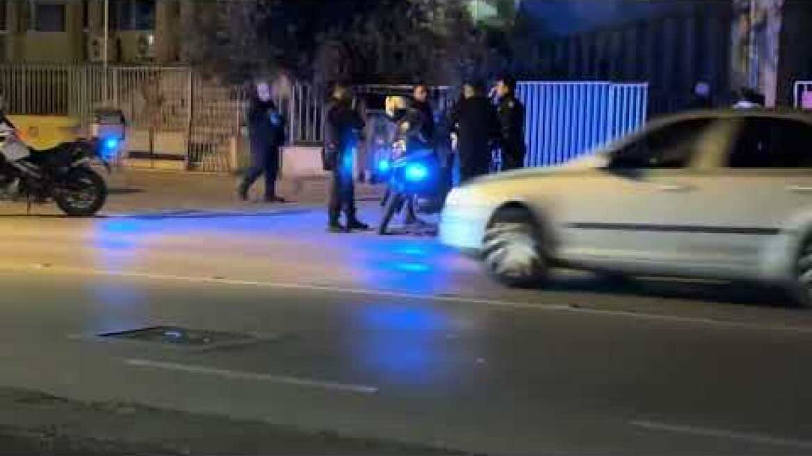 Έρευνες με σκυλια για πιθανή βομβα