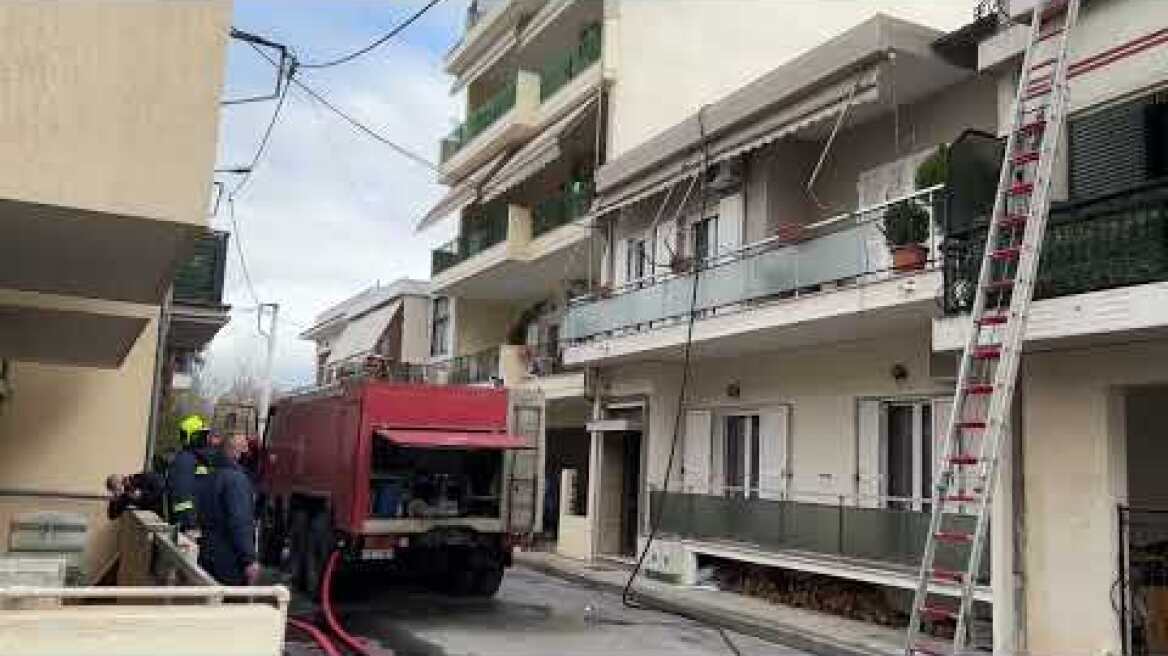 Φωτιά σε διπλοκατοικία στη Λάρισα