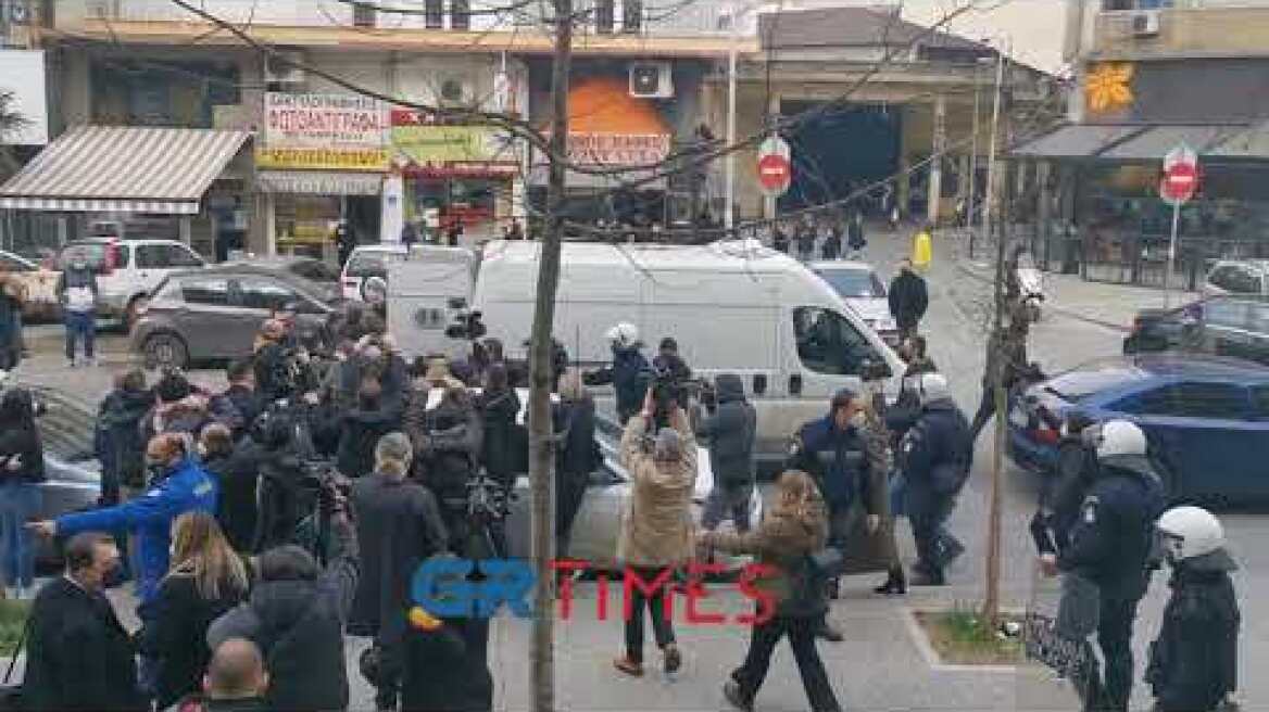 Έξοδος κατηγορουμενων για δολοφονία του 19χρονου Άλκη - GRTimes.gr