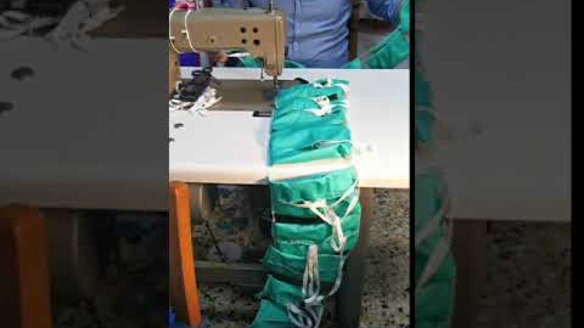 Ράφτης φτιάχνει μάσκες των 4,5 ευρώ ( η μια) και τις μοιράζει δωρεάν