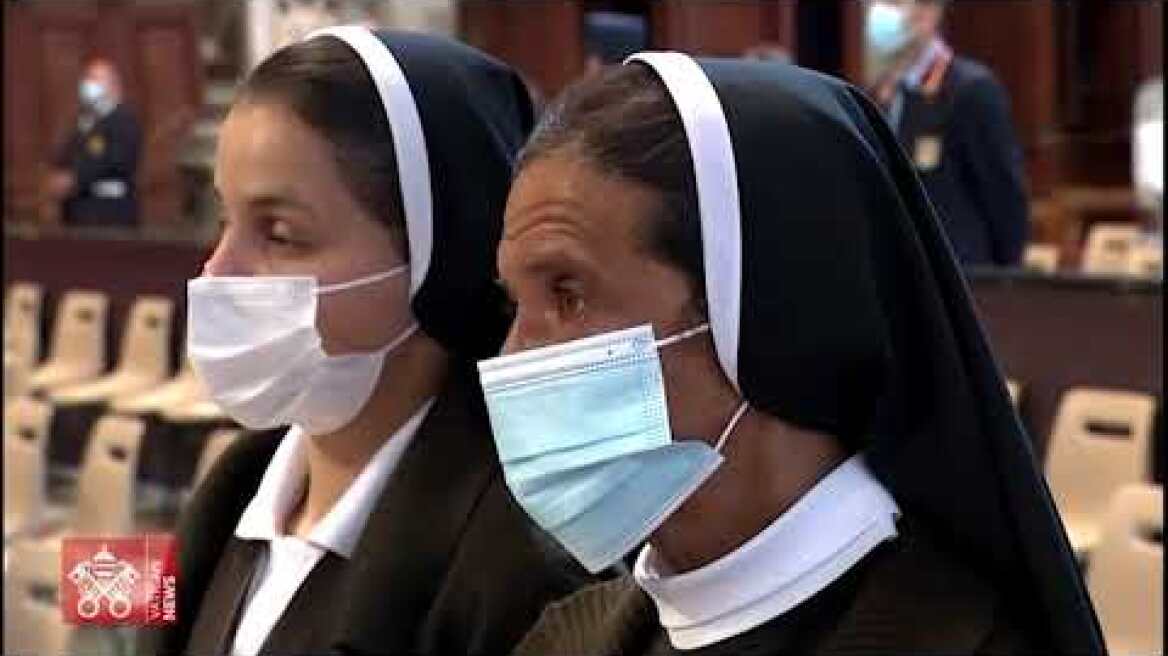 2021 October 10 Pope Francis greets Sr. Gloria Cecilia Narvaez Argori