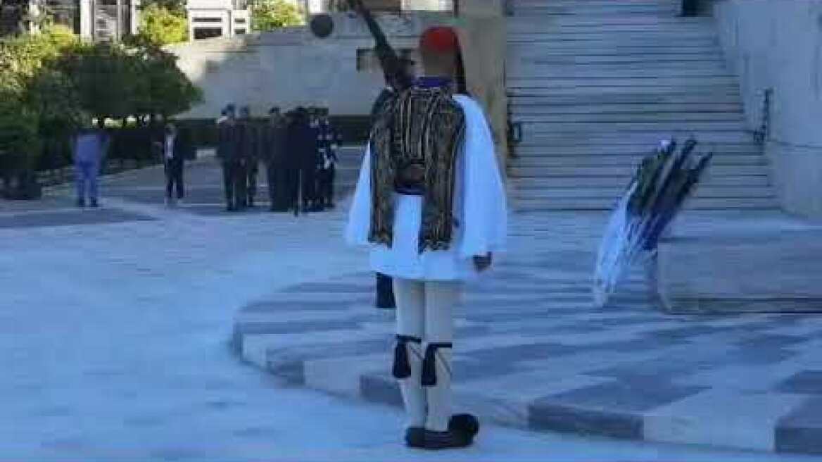 Ο Δουβώνης κατέθεσε στεφάνι εκ μέρους του ΠΑΣΟΚ