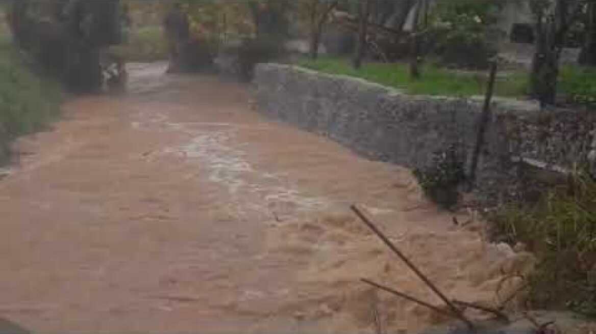 Κακοκαιρία σαρώνει τη Σκιάθο (4)