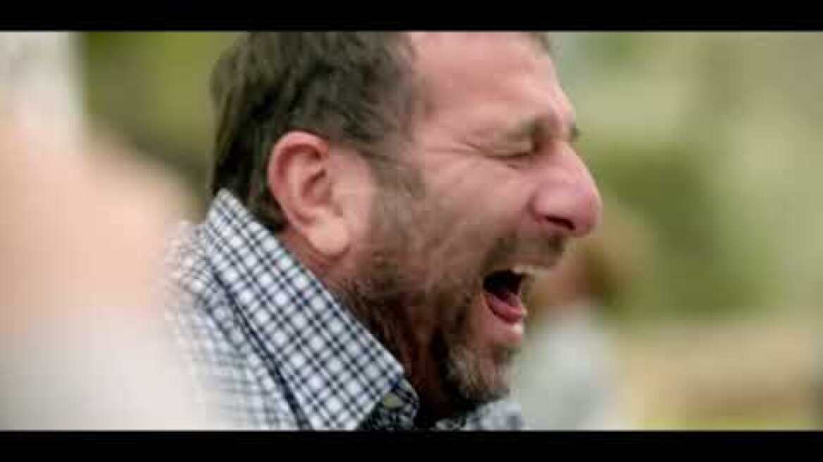 Πίσω από τις θημωνιές (2022)