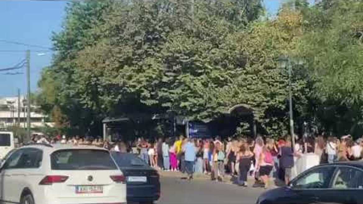 Ουρές έξω από το Καλλιμάρμαρο για τη συναυλία της Άννας Βίσση (2)