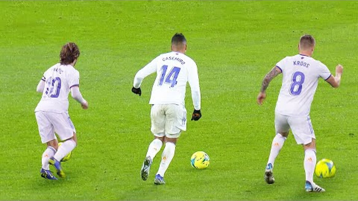 Modric, Kroos, Casemiro the BEST midfield trio