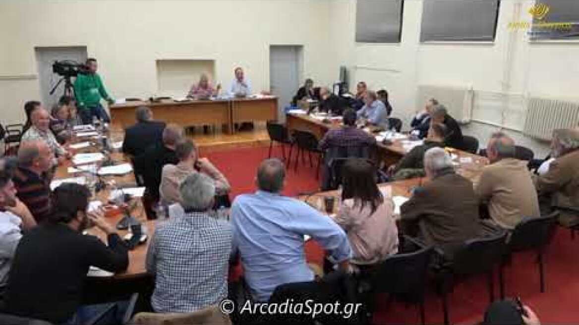 «Άναψαν τα αίματα» στο δημοτικό συμβούλιο #Γορτυνίας. "Τί λέει αυτο το αρχ@#$! ; "