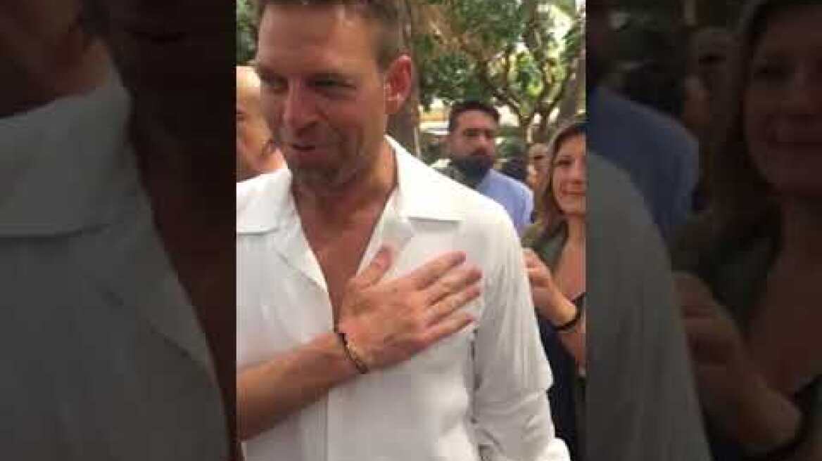 «Ντροπή σου» της Ελένης Λουκά στον Στέφανο Κασσελάκη κατά την άφιξή του στη Ν. Σμύρνη