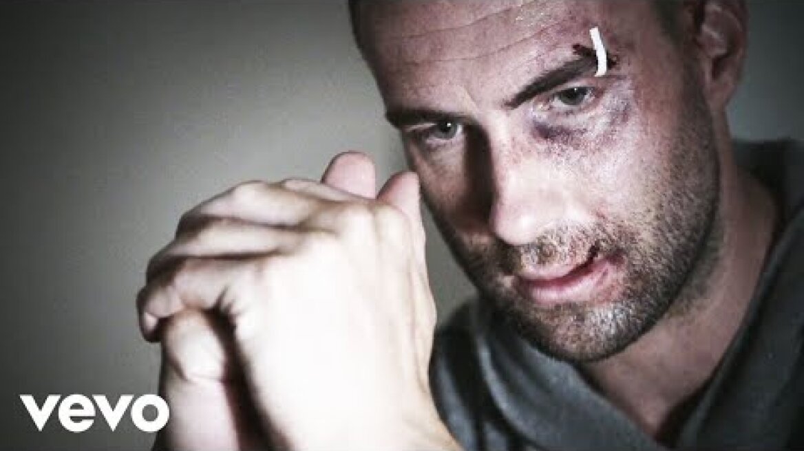 Maroon 5 - One More Night (Official Music Video)