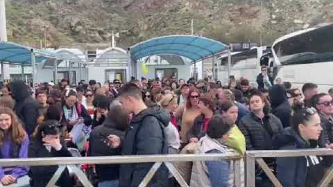 Κάτοικοι της Σαντορίνης εγκαταλείπουν το νησί