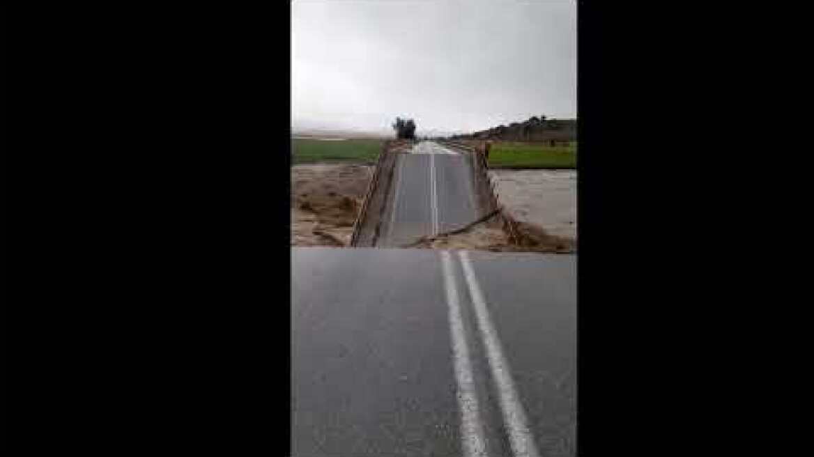 Έπεσε η γέφυρα της Αμπελιάς στα Φάρσαλα