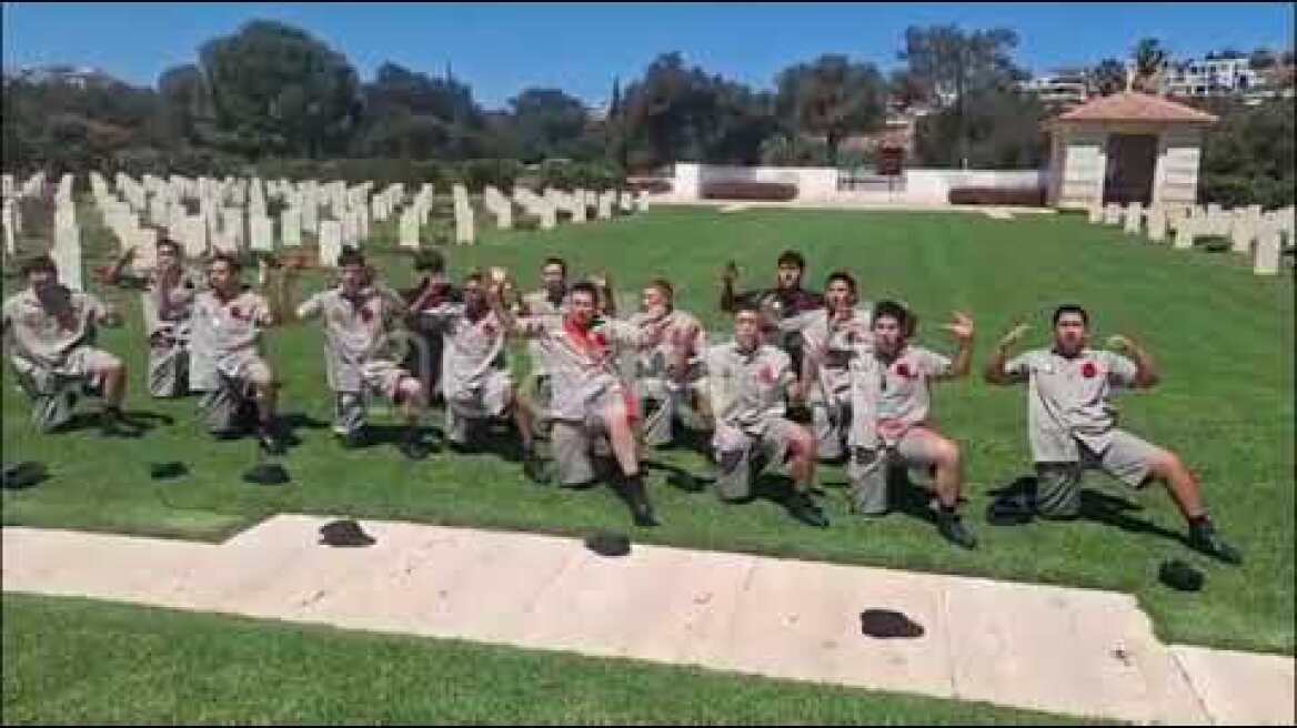 Νεοζηλανδοί Μαορί στο Συμμαχικό Νεκροταφείο στη Σούδα, χόρεψαν χάκα