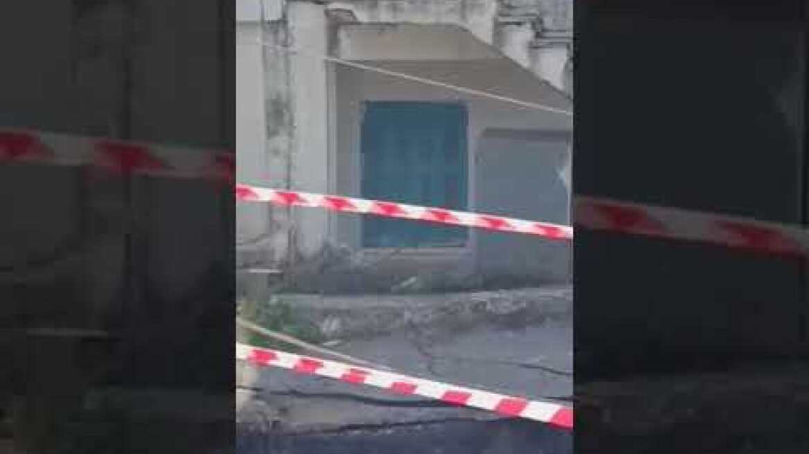 Άνοιξε κρατήρας δίπλα σε σπίτια στις Φυτείες Αιτωλοακαρνανίας