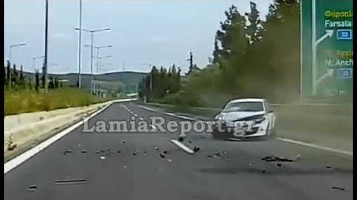 LamiaReport.gr: Η στιγμή του θανατηφόρου τροχαίου on camera