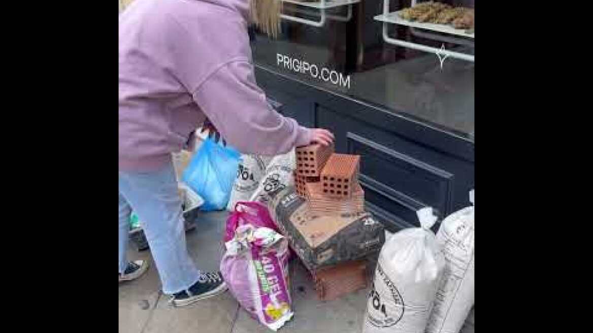 Άνοιξαν με ριφιφί κοσμηματοπωλείο στο κέντρο της Αθήνας (1)