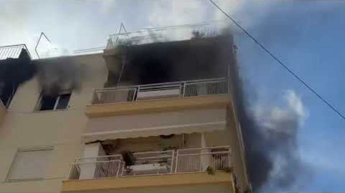 Πάτρα: Πανικός στα Ψηλά Αλώνια- Στις φλόγες διαμέρισμα του 5ου ορόφου 1