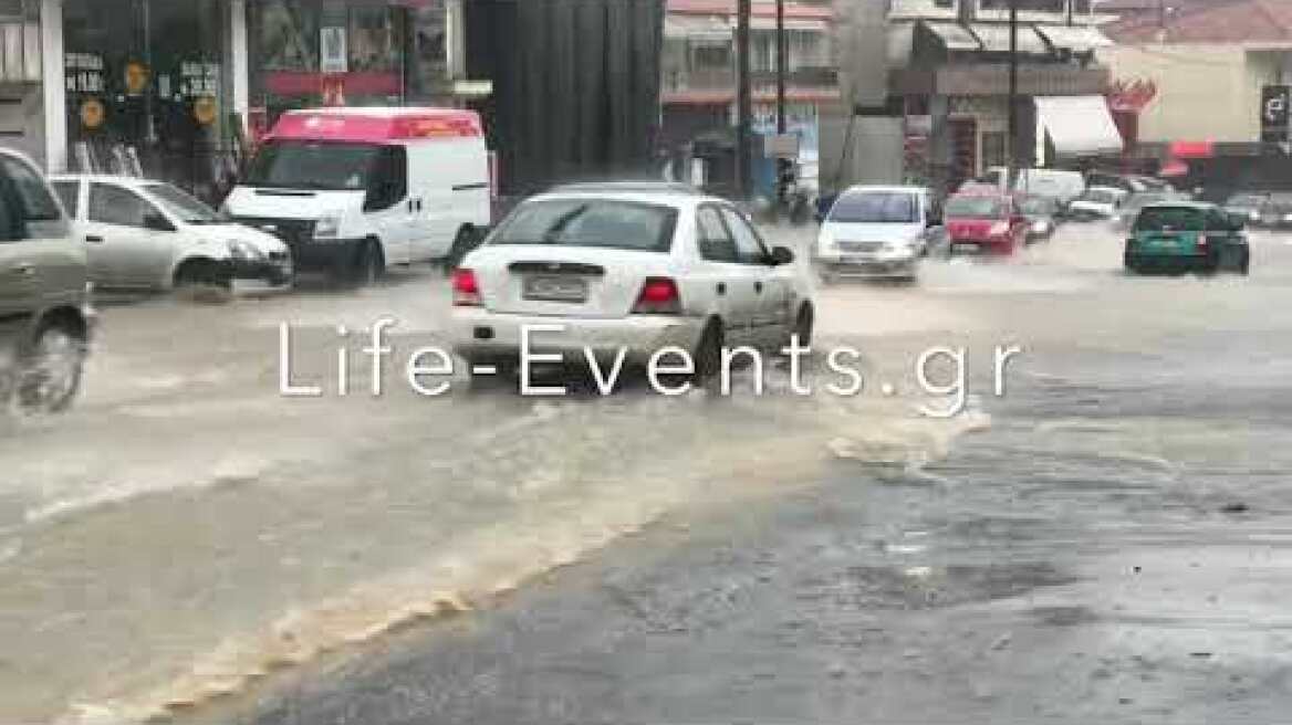Ποτάμια οι δρόμοι από την καταιγίδα στην Θεσσαλονίκη
