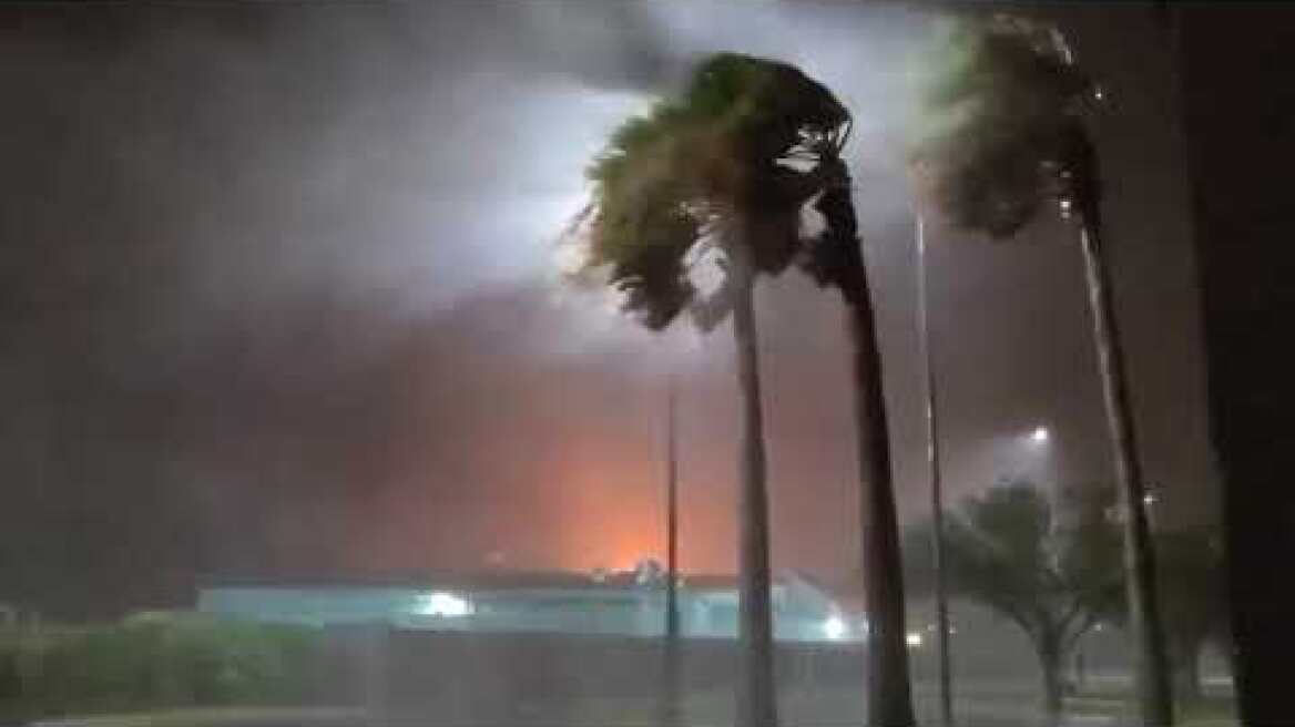 Furacão Laura chega aos EUA com potencial destruidor e ventos de 240 km/h