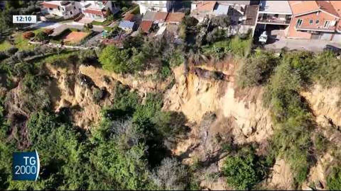 Molise, la frana più grande d'Europa spacca l'Italia in due