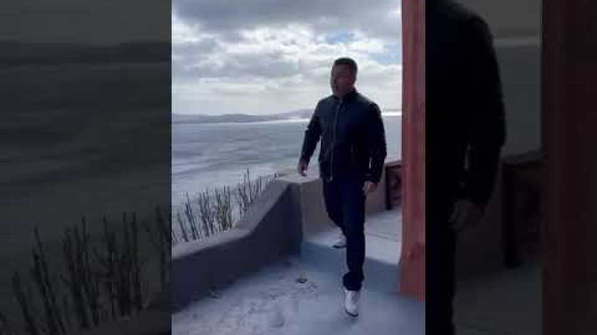 Οι Χιλιανοί τουρίστες στη Σαντορίνη