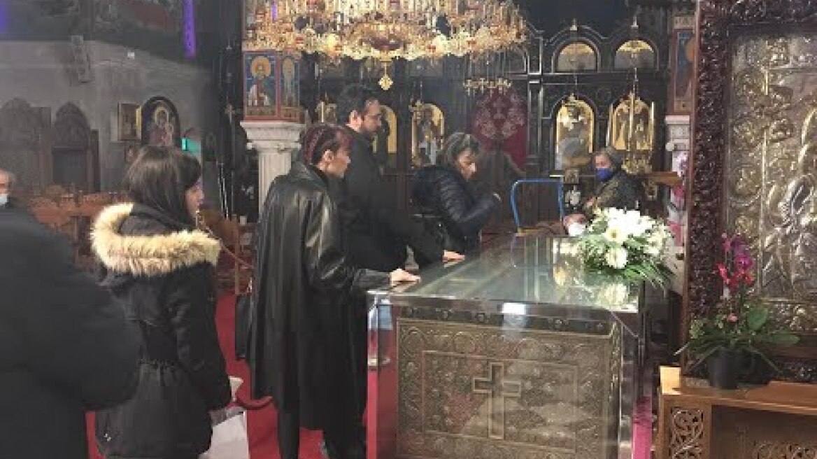 Νέα Μάκρη- Με έσωσε ο Άγιος! Φίλιππος Καμπούρης και Τζίνα Ντρούλις ΚΑΘΗΛΩΣΑΝ στον Άγιο Εφραίμ