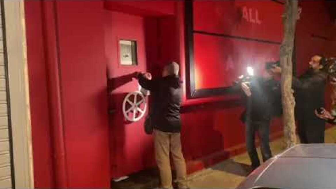Η σφράγιση του μαγαζιού στο Γκάζι