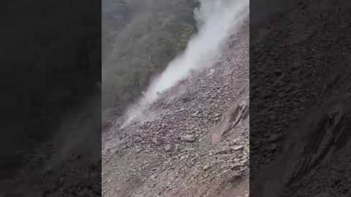 Έκλεισε ο κεντρικός δρόμος προς το Ανθηρό λόγω κατολίσθησης (1)