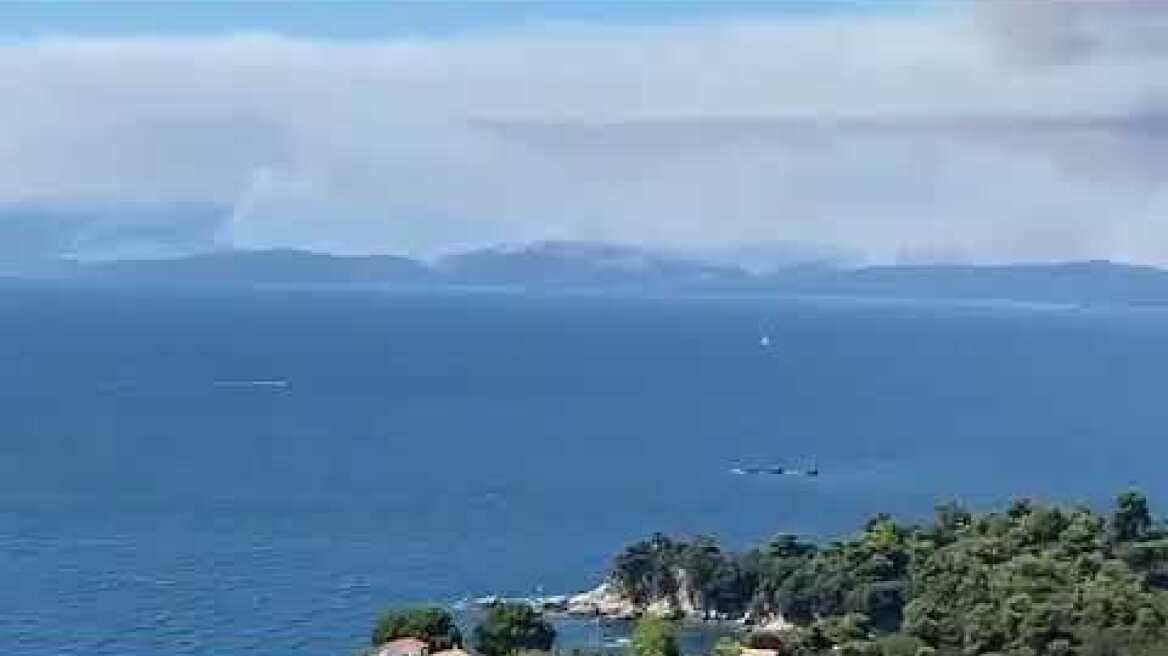 Η φωτιά στην Εύβοια από την Σκιάθο