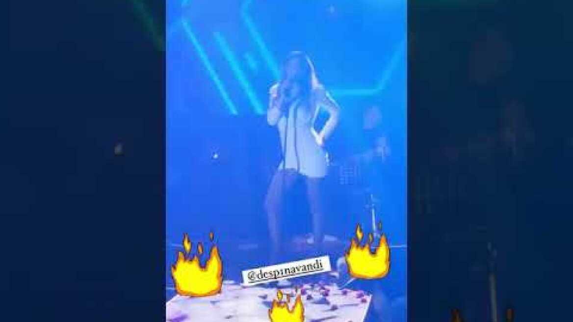 Δέσποινα Βανδή: Η πρώτη της εμφάνιση στην πίστα μετά τον χωρισμό με τον Ντέμη Νικολαΐδη