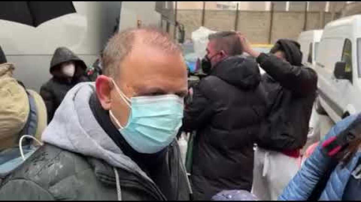 Έφθασαν στην Αθήνα οι πρώτοι Ουκρανοί πρόσφυγες και Έλληνες ομογενείς