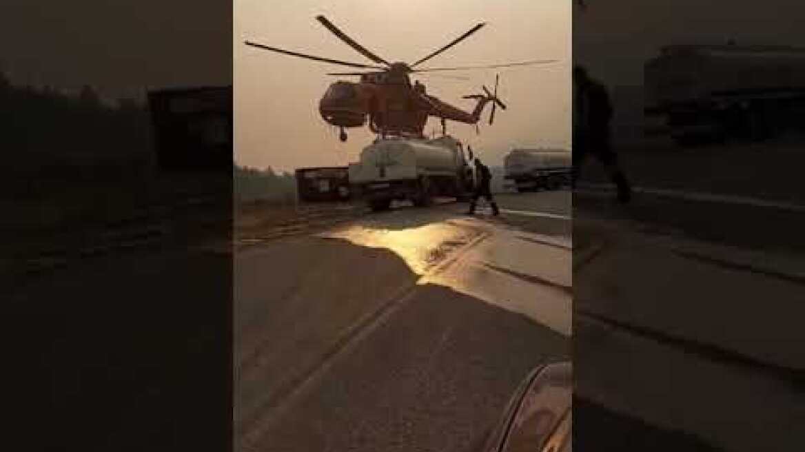 Ανεφοδιασμός ελικοπτέρου με νερό