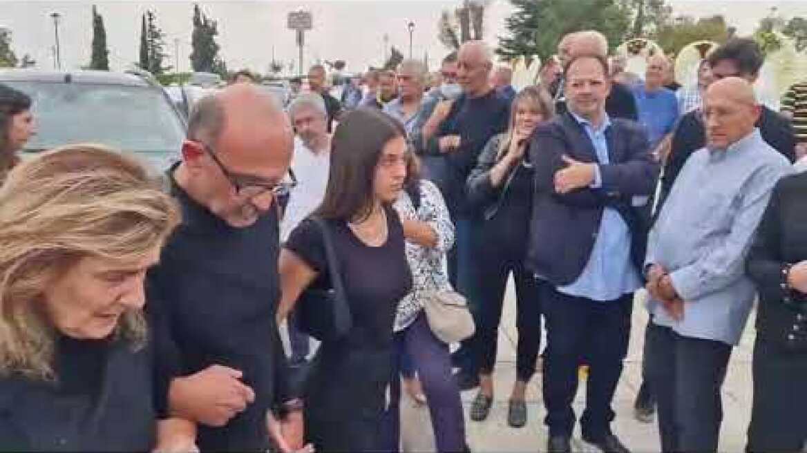 Κηδεία Ιωαννίδη: Εικόνες λίγο πριν την ταφή του σπουδαίου προπονητή