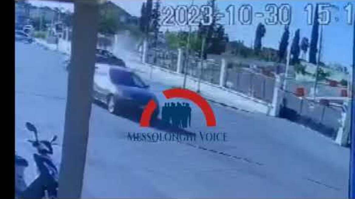 ΜΕΣΟΛΟΓΓΙ: Αυτοκίνητο προσκρούει στην μάντρα του Νοσοκομείου