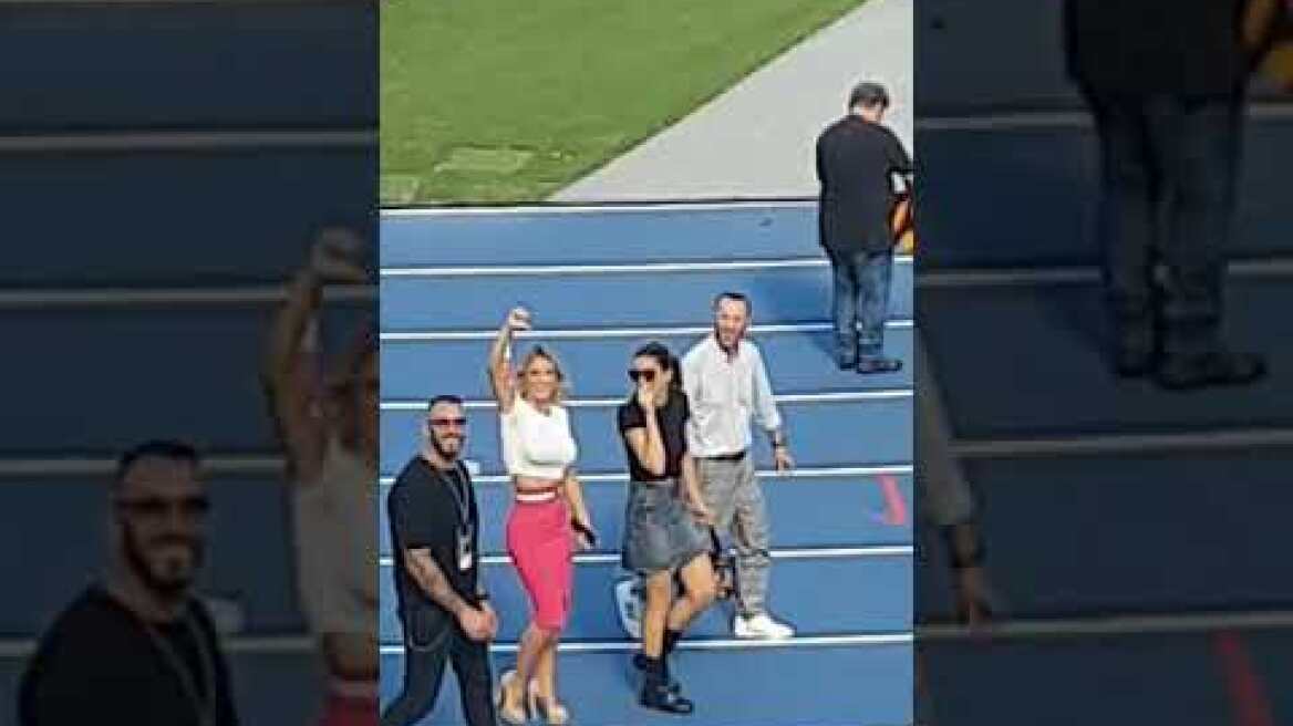 Il San Paolo impazzisce per Diletta Leotta:"Fuori le tette!":)|Napoli-Brescia 2-1