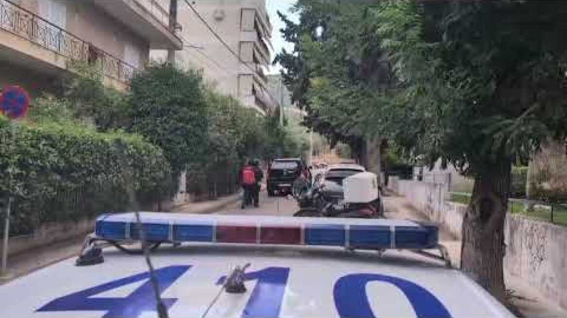 Άνδρας έχει ταμπουρωθεί σε διαμέρισμα στον Χολαργό (1)