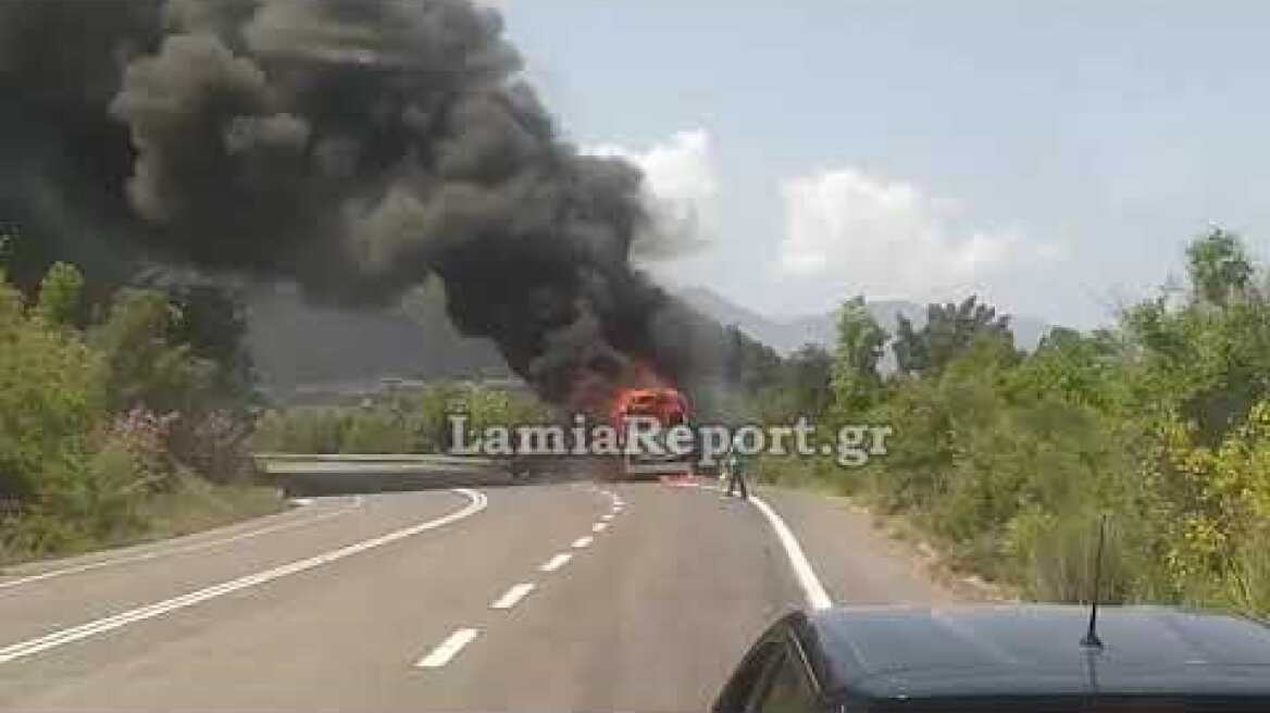 LamiaReport.gr: Φωτιά σε λεωφορείο με προσκόπους