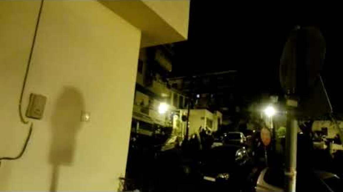 Λίγο πριν την επίθεση των ΜΑΤ στην πλατεία Καλλιθέας στην Άνω Πόλη Θεσσαλονίκης