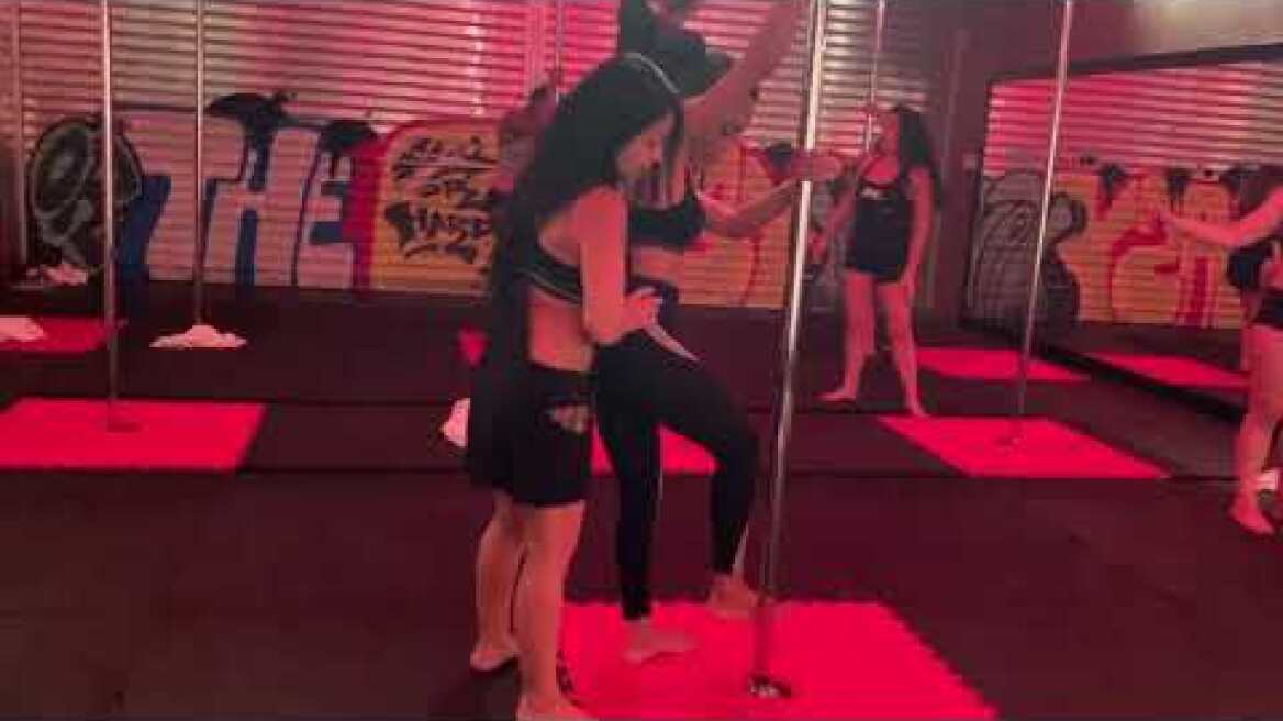 Ντουμπάι: Η Ελληνίδα δασκάλα του pole dancing