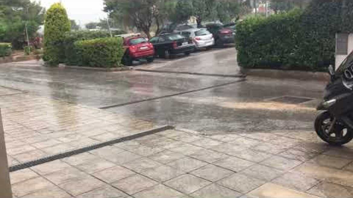 Βροχή και κεραυνοί στο Πικέρμι