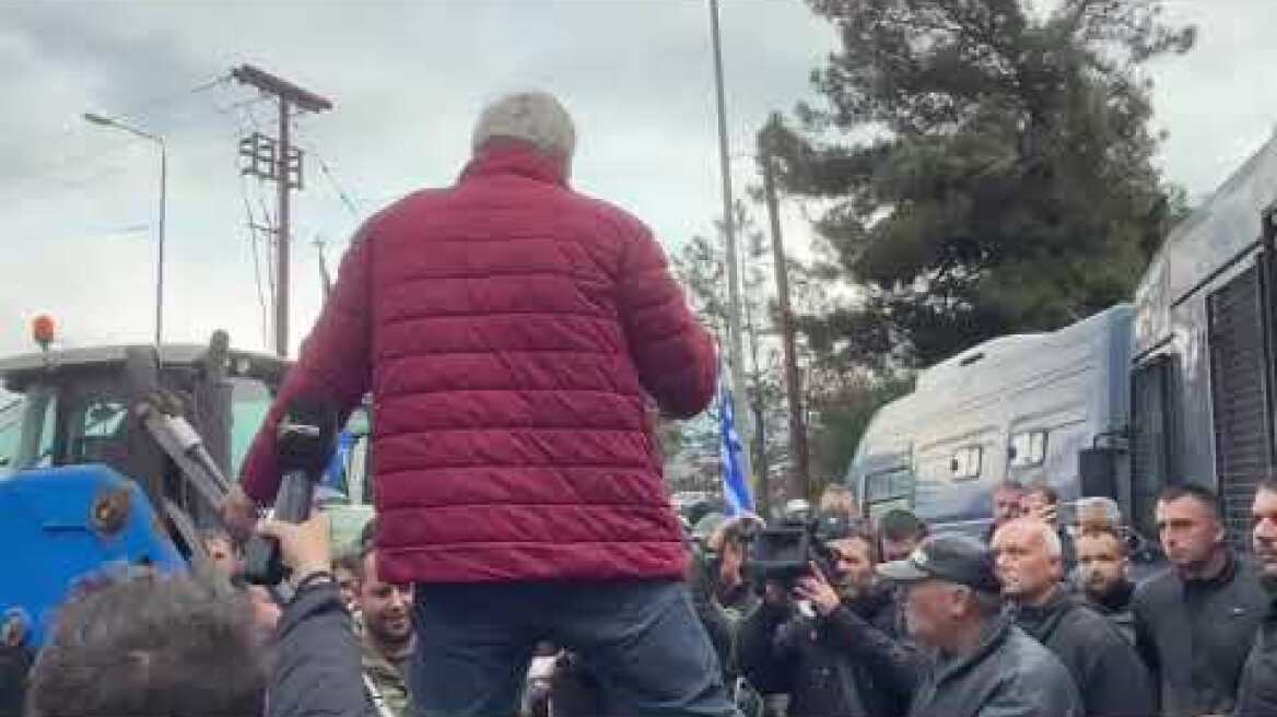 Αγρότες: Συνεχίζουν με νέα μπλόκα, στόχος έως την Κυριακή να έχουν 30 σε εθνικές οδούς (2)