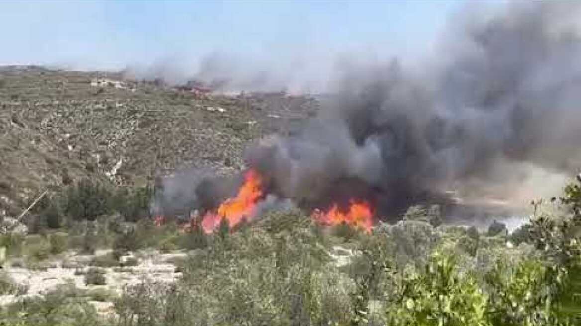 Ρόδος: Μάχη ανάμεσα σε Γεννάδι και Βάτι ώστε να «κόψουν» τη φωτιά