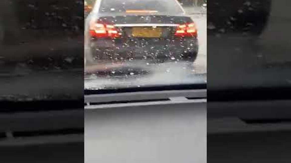 Thestival.gr Η βροχή παρέσυρε τα γλαστράκια της ανθοέκθεσης