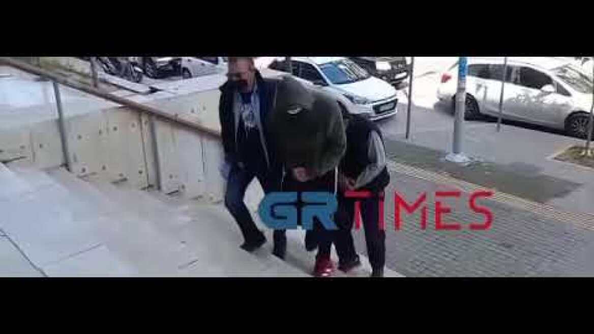 Τραγωδία-Εύοσμος: Στα δικαστήρια με τον πατέρα του ο 15χρονος που πυροβόλησε τον φίλο του